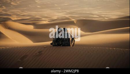 Dune: Zweiter Teil (2024) von Denis Villeneuve mit Zendaya als Chani und Timothée Chalamet als Paul Atreides. Teil 2 der Adaption von Frank Herberts Science-fiction-Meisterwerk. Paul Atreides vereinigt sich mit Chani und den Fremen und sucht Rache an den Verschwörern, die seine Familie zerstörten. Werbung noch ***NUR REDAKTIONELLE VERWENDUNG***. Quelle: BFA / Warner Bros Stockfoto