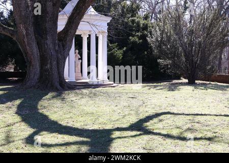 Griechische Statue Replik im Gazebo Stockfoto