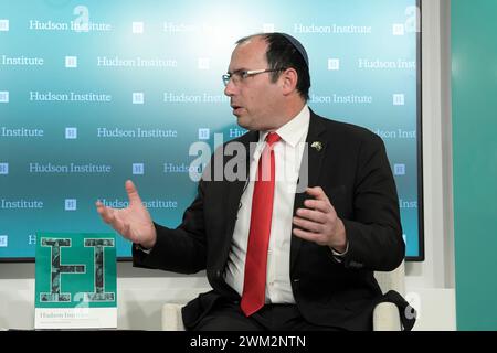 Washington, USA. Februar 2024. Simcha Rothman, Mitglied der Religious Zionist Party, spricht heute am 23. Februar 2024 im Hudson Institute/Think Tank in Washington DC, USA über die Welt vor und nach dem 7. Oktober. (Foto: Lenin Nolly/SIPA USA) Credit: SIPA USA/Alamy Live News Stockfoto