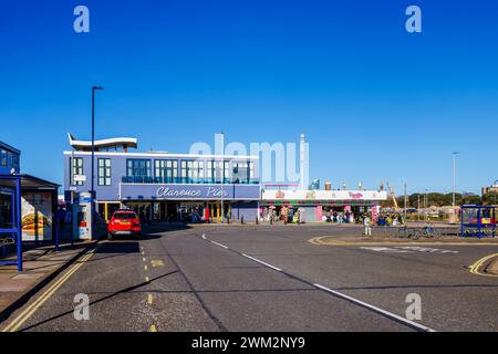 Clarence Pier, ein Vergnügungskomplex, Geschäfte und Snackbars in Southsea, Portsmouth, Hampshire, einem Ferienort an der Solent, Südküste Englands Stockfoto