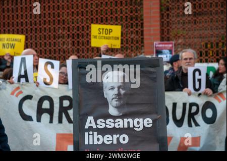 20. Februar 2024: Rom, Italien: Demonstration vor der britischen Botschaft an dem Tag, an dem das Oberste Gericht in London Julian Assanges jüngster Appell zur Vermeidung einer Auslieferung an die USA prüft. © Andrea Sabbadini Stockfoto