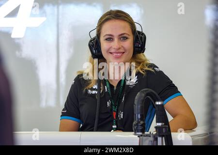 Sakhir, Bahrain. Februar 2024. FLOERSCH Sophia, Porträt, während der Formel 1 Aramco Vorsaisontests 2024 der FIA Formel 1 Weltmeisterschaft 2024 vom 21. Bis 23. Februar 2024 auf dem Bahrain International Circuit, in Sakhir, Bahrain - Foto Florent Gooden/DPPI F1 Vorsaisontests in Bahrain auf dem Bahrain International Circuit am 22. Februar, 2024 in Sakhir, Bahrain. (Foto von HOCH ZWEI) Credit: dpa/Alamy Live News Stockfoto