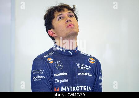 Sakhir, Bahrain. Februar 2024. ALBON Alexander (tha), Williams Racing FW46, Porträt während der Formel 1 Aramco-Vorsaisontests 2024 der FIA Formel 1 Weltmeisterschaft 2024 vom 21. Bis 23. Februar 2024 auf dem Bahrain International Circuit in Sakhir, Bahrain – Foto Florent Gooden/DPPI F1 Vorsaisontests in Bahrain auf dem Bahrain International Circuit am 22. Februar 2024 in Sakhir, Bahrain. (Foto von HOCH ZWEI) Credit: dpa/Alamy Live News Stockfoto