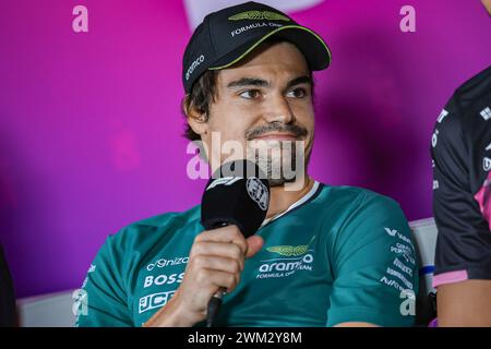 Sakhir, Bahrain. Februar 2024. WALK Lance (CAN), Aston Martin F1 Team AMR24, Porträt, Pressekonferenz während der Formel 1 Aramco-Vorsaisontests 2024 der FIA Formel 1 Weltmeisterschaft 2024 vom 21. Bis 23. Februar 2024 auf dem Bahrain International Circuit in Sakhir, Bahrain – Foto Eric Alonso/DPPI F1 Vorsaisontests in Bahrain auf dem Bahrain International Circuit am 22. Februar 2024 in Sakhir, Bahrain. (Foto von HOCH ZWEI) Credit: dpa/Alamy Live News Stockfoto