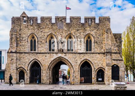 Die bargate ist mittelalterliche Torhaus im Stadtzentrum von Southampton. Die bargate aus dem Süden. Southampton, Hampshire, England, Vereinigtes Königreich, UK, Stockfoto