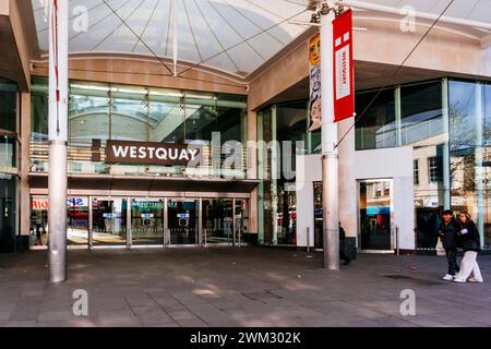 Über der Bar Street und dem Eingang zum WestQuay Shopping Centre. Southampton, Hampshire, England, Vereinigtes Königreich, Vereinigtes Königreich, Europa Stockfoto