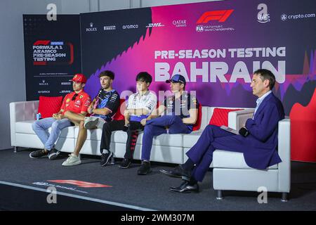 LECLERC Charles (mco), Scuderia Ferrari SF-24, GASLY Pierre (fra), Alpine F1 Team A524, TSUNODA Yuki (JAP), Visa Cash App RB F1 Team VCARB 01 und VERSTAPPEN Max (Ned), Red Bull Racing RB20, Porträt, Pressekonferenz während der Formel-1-Aramco-Vorsaisontests 2024 der FIA-Formel-1-Weltmeisterschaft 2024 vom 21. bis 23. Februar 2024 auf dem Bahrain International Circuit in Sakhir, Bahrain - Foto Eric Alonso/DPPI F1 Vorsaisontests in Bahrain auf dem Bahrain International Circuit am 22. Februar, 2024 in Sakhir, Bahrain. (Foto: HOCH ZWEI) Stockfoto