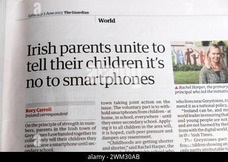 „Irische Eltern vereinen sich, um ihren Kindern zu sagen, dass es Nein zu Smartphones ist“ Guardian Zeitung Online-Sicherheitstechnologie artikel 3 Juni 2023 London Großbritannien Stockfoto