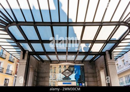 Details. Vorderansicht. Zugang zum Red de San Luís Pavillion zur U-Bahn-Station. Nachbildung des alten Eingangs zur U-Bahn-Station, entworfen vom Architekten Antonio Stockfoto