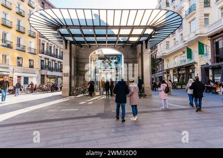 Vorderansicht. Zugang zum Red de San Luís Pavillion zur U-Bahn-Station. Nachbildung des alten Eingangs zur U-Bahn-Station, entworfen vom Architekten Antonio Palacios Stockfoto