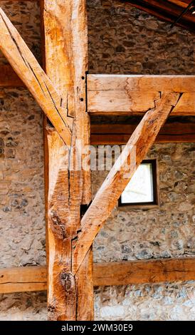 Architektur. Detail der tragenden Balken des Gebäudes. Innenraum Caserío Zabalaga. Das Chillida-Leku Museum. Hernani, Guipúzcoa, País Vasco, Spa Stockfoto