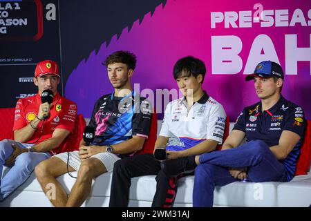 LECLERC Charles (mco), Scuderia Ferrari SF-24, GASLY Pierre (fra), Alpine F1 Team A524, TSUNODA Yuki (JAP), Visa Cash App RB F1 Team VCARB 01 und VERSTAPPEN Max (Ned), Red Bull Racing RB20, Porträt, Pressekonferenz während der Formel-1-Aramco-Vorsaisontests 2024 der FIA-Formel-1-Weltmeisterschaft 2024 vom 21. bis 23. Februar 2024 auf dem Bahrain International Circuit in Sakhir, Bahrain - Foto Eric Alonso/DPPI F1 Vorsaisontests in Bahrain auf dem Bahrain International Circuit am 22. Februar, 2024 in Sakhir, Bahrain. (Foto: HOCH ZWEI) Stockfoto