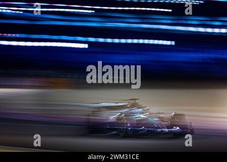 Sakhir, Bahrain. Februar 2024. 63 RUSSELL George (gbr), Mercedes AMG F1 Team W15, Action während der Formel 1 Aramco Vorsaisontests 2024 der FIA Formel 1 Weltmeisterschaft 2024 vom 21. Bis 23. Februar 2024 auf dem Bahrain International Circuit in Sakhir, Bahrain – Foto Antonin Vincent/DPPI F1 Vorsaisontests in Bahrain auf dem Bahrain International Circuit am 22. Februar 2024 in Sakhir, Bahrain. (Foto von HOCH ZWEI) Credit: dpa/Alamy Live News Stockfoto