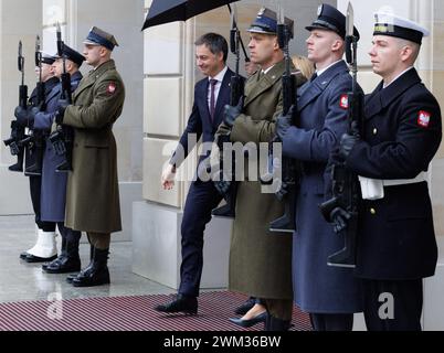 Warschau, Polen. Februar 2024. Premierminister Alexander de Croo, Bild nach einem Treffen mit dem polnischen Präsidenten am Freitag, den 23. Februar 2024, in Warschau, Polen.der belgische Premierminister und der Präsident der Europäischen Kommission besuchen Polen, einschließlich Treffen mit Spitzenpolitikern und einem Besuch im Hauptsitz der Europäischen Agentur Frontex, die Europäische Grenz- und Küstenwache. BELGA FOTO BENOIT DOPPAGNE Credit: Belga News Agency/Alamy Live News Stockfoto