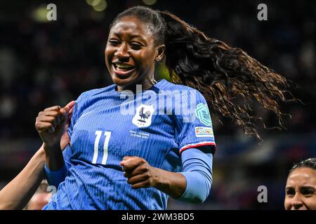 Decines Charpieu, Frankreich. Februar 2024. © Matthieu Mirville/MAXPPP - Decines-Charpieu 23/02/2024 Kadidiatou DIANI aus Frankreich feiert sein Tor während der UEFA Women's Nations League, dem Halbfinalspiel zwischen Frankreich und Deutschland im Groupama-Stadion am 23. Februar 2024 in Decines-Charpieu bei Lyon. Quelle: MAXPPP/Alamy Live News Stockfoto