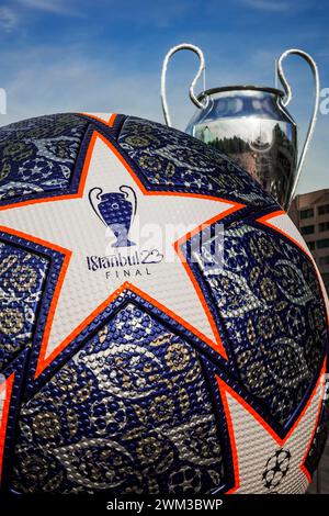 Details zum Ball aus dem Champions-League-Finale, das 2023 in Istanbul stattfand Stockfoto