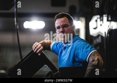 Alpine Endurance Team, Mechaniker, Mecanicien, Ambiente während des Prologs der FIA-Langstrecken-Weltmeisterschaft 2024, vom 24. Bis 26. Februar 2024 auf dem Losail International Circuit in Lusail, Katar Stockfoto