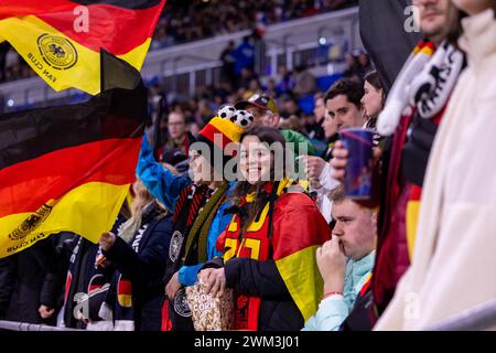 Lyon, Frankreich. Februar 2024. Deutsche Fans beim Halbfinalspiel der UEFA Women's Nations League zwischen Frankreich und Deutschland im Groupama-Stadion in Lyon. (Pauline FIGUET/SPP) Credit: SPP Sport Press Photo. /Alamy Live News Stockfoto