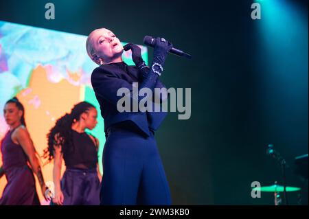 Manchester, Großbritannien. Februar 2024. Alison Goldfrapp tritt an der Manchester Academy auf ihrer Solo-Tour „The Love Invention“ auf. 23 . 02 2024 . Quelle: Gary Mather/Alamy Live News Stockfoto