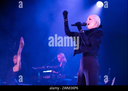 Manchester, Großbritannien. Februar 2024. Alison Goldfrapp tritt an der Manchester Academy auf ihrer Solo-Tour „The Love Invention“ auf. 23 . 02 2024 . Quelle: Gary Mather/Alamy Live News Stockfoto