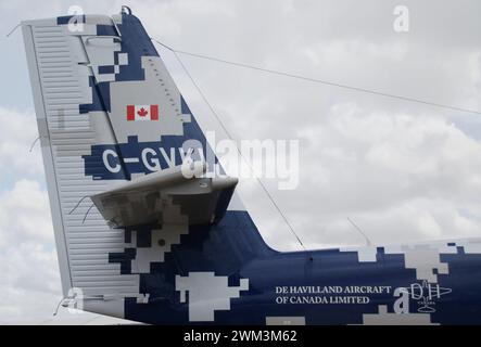 C-GVKI, ein de Havilland Canada DHC-6-400 Twin Otter Guardian im Besitz von de Havilland Aircraft of Canada Limited, statisch auf der Royal International Air Tattoo 2023 bei der RAF Fairford in Gloucestershire, England. Stockfoto