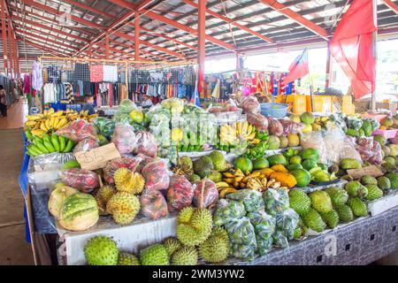 Obst- und Gemüsestände am Suva Municipal Market, Fugalei Street, Apia, Upolu Island, Samoa Stockfoto