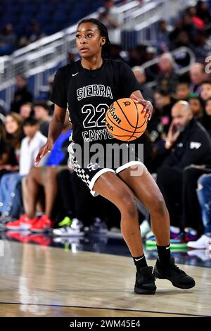 Riverside, CA. Februar 2024. Sierra Canyon Izela Arenas (22) in Aktion während des CIF-SS Open Division Mädchen High School Basketball Meisterschaftsspiels zwischen Sierra Canyon und Etiwanda an der Cal Baptist University. Louis Lopez/Modern Exposure/Cal Sport Media/Alamy Live News Stockfoto