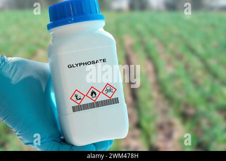 Behälter mit Glyphosatherbizid Stockfoto