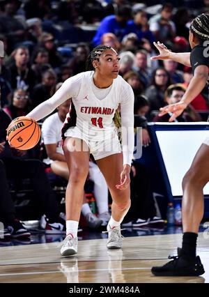 Riverside, CA. Februar 2024. Etiwanda Kennedy Smith (11) in Aktion während des CIF-SS Open Division Mädchen High School Basketball-Meisterschaftsspiels zwischen Sierra Canyon und Etiwanda an der Cal Baptist University. Louis Lopez/Modern Exposure/Cal Sport Media/Alamy Live News Stockfoto