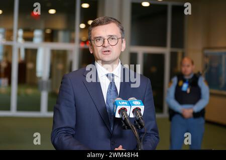 NY, USA. Februar 2024. Vereinte Nationen, New York, USA, 23. Februar 2024 - Dmytro Kuleba, Minister für auswärtige Angelegenheiten der Ukraine Presser, heute im Hauptquartier der Vereinten Nationen in New York City. Foto: Luiz Rampelotto/EuropaNewswire.nur zur redaktionellen Verwendung. Nicht für kommerzielle ZWECKE! (Kreditbild: © Luiz Rampelotto/ZUMA Press Wire) NUR REDAKTIONELLE VERWENDUNG! Nicht für kommerzielle ZWECKE! Stockfoto