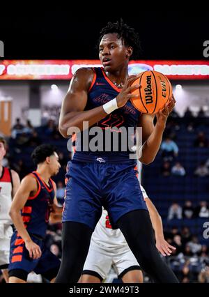 Riverside, CA. Februar 2024. Roosevelt Kevin Tochi Anigbogu (22) in Aktion während des CIF-SS Open Division Boys High School Basketball-Meisterschaftsspiels zwischen Harvard-Westlake und Roosevelt an der Cal Baptist University .Louis Lopez/Modern Exposure/Cal Sport Media/Alamy Live News Stockfoto