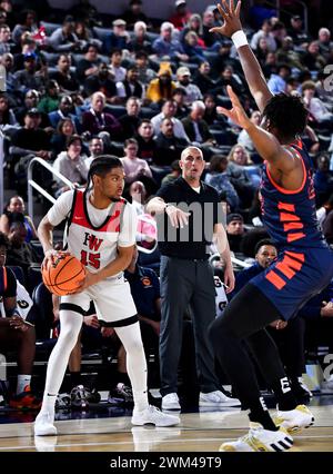 Riverside, CA. Februar 2024. Harvard-Westlake Christian Horry (15) in Aktion während des CIF-SS Open Division Boys High School Basketball-Meisterschaftsspiels zwischen Harvard-Westlake und Roosevelt an der Cal Baptist University. Louis Lopez/Modern Exposure/Cal Sport Media/Alamy Live News Stockfoto