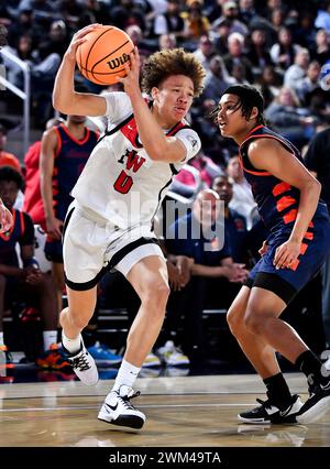 Riverside, CA. Februar 2024. Harvard-Westlake Trent Perry (0) in Aktion während des CIF-SS Open Division Boys High School Basketballspiels zwischen Harvard-Westlake und Roosevelt an der Cal Baptist University. Louis Lopez/Modern Exposure/Cal Sport Media/Alamy Live News Stockfoto