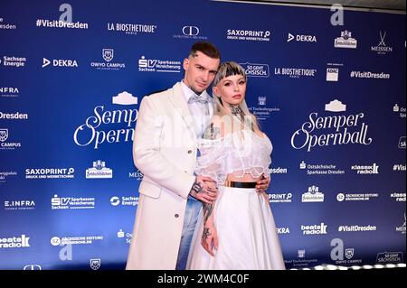 Eric Stehfest mit Ehefrau Edith Stehfest beim 16. SemperOpernball 2024 in der Semperoper. Dresden, 23.02.2024 Stockfoto