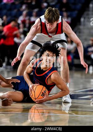 Riverside, CA. Februar 2024. Roosevelt Brayden Burries (5) in Aktion während des CIF-SS Open Division Boys High School Basketballspiels zwischen Harvard-Westlake und Roosevelt an der Cal Baptist University. Louis Lopez/Modern Exposure/Cal Sport Media/Alamy Live News Stockfoto