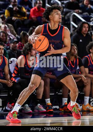 Riverside, CA. Februar 2024. Roosevelt Brayden Burries (5) in Aktion während des CIF-SS Open Division Boys High School Basketballspiels zwischen Harvard-Westlake und Roosevelt an der Cal Baptist University. Louis Lopez/Modern Exposure/Cal Sport Media/Alamy Live News Stockfoto