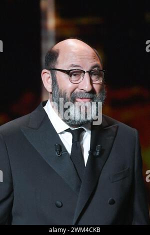 Berlin, Deutschland. Februar 2024. KAD Merad nahm am 23. Februar 2024 an den 49. Cesar Film Awards im L’Olympia in Paris Teil. Foto: Aurore Marechal/ABACAPRESS.COM Credit: Abaca Press/Alamy Live News Stockfoto