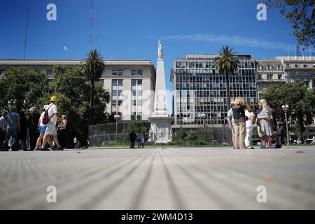 Frankreich. Februar 2024. © PHOTOPQR/VOIX DU NORD/PIERRE ROUANET; 22/02/2024; Buenos Aires, le 22/02/2024. Le Centre ville de Buenos Aires, capitale de l'Argentine (Argentinien). Plaza de Mayo. FOTO PIERRE ROUANET LA VOIX DU NORD Argentina; Buenos Aires, 22.02.2024. Das Stadtzentrum von Buenos Aires, Hauptstadt von Argentinien (Argentinien). May Square, Plaza de Mayo, gegenüber dem Präsidentenpalast. Quelle: MAXPPP/Alamy Live News Stockfoto