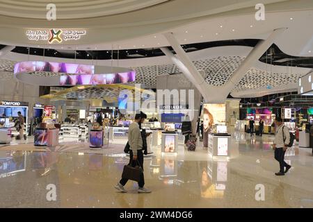 Einkaufsviertel am internationalen Flughafen Zayed, Abu Dhabi. Stockfoto