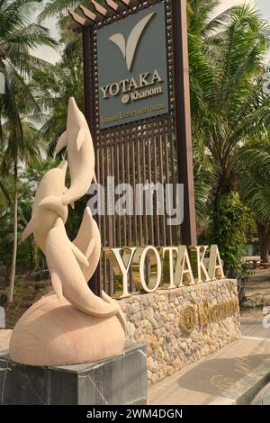 Yotaka Hotel Schild, Khanom, Thailand Stockfoto