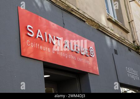 Bordeaux , Frankreich - 02 19 2024 : Saint algue Textmarke und Logo-Schild vor dem modernen Friseursalon in frankreich Stockfoto