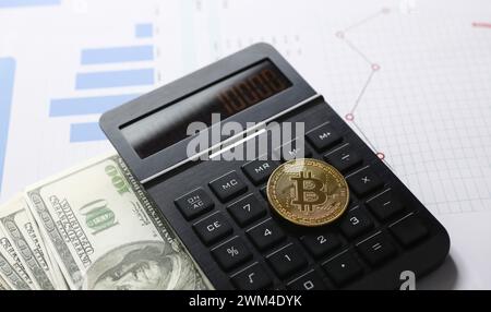 Die bitcoin liegt auf der Tastatur des Black Stockfoto