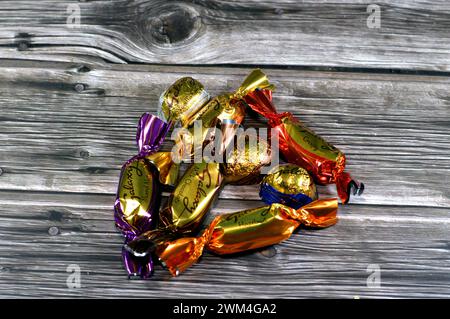 Kairo, Ägypten, 16. Februar 2024: Galaxy Jewels mit verschiedenen Milchschokoladen und dunklen Pralinen, mit Klassikern wie glatter Seide und knusprigem Karamell Stockfoto