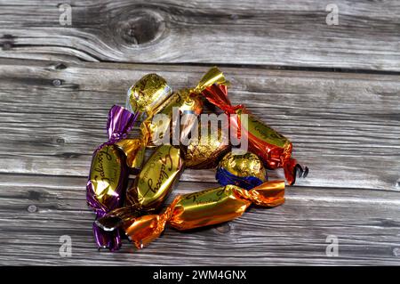 Kairo, Ägypten, 16. Februar 2024: Galaxy Jewels mit verschiedenen Milchschokoladen und dunklen Pralinen, mit Klassikern wie glatter Seide und knusprigem Karamell Stockfoto
