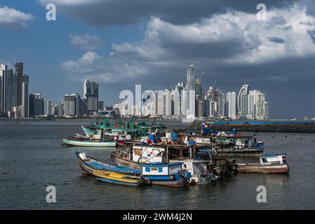 Der Hafen und die Skyline von Panama City Stockfoto