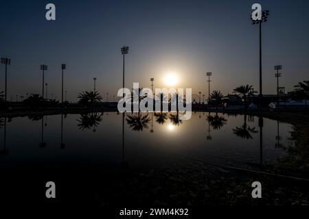 Sakhir, Bahrain, 23. Februar, Bahrain Winter Testing, vom Bahrain International Circuit, Bahrain konkurriert für Bahrain Winter Testing 2024. Wintertests, die Wintertests der Formel-1-Meisterschaft 2024. Quelle: Michael Potts/Alamy Live News Stockfoto