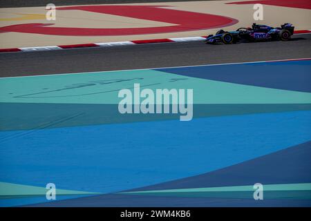 Sakhir, Bahrain, 23. Februar, Esteban Ocon, aus Frankreich, tritt für Alpine an. Wintertests, die Wintertests der Formel-1-Meisterschaft 2024. Quelle: Michael Potts/Alamy Live News Stockfoto