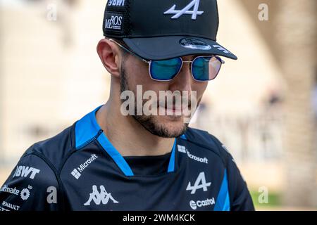 Sakhir, Bahrain, 23. Februar, Esteban Ocon, aus Frankreich, tritt für Alpine an. Wintertests, die Wintertests der Formel-1-Meisterschaft 2024. Quelle: Michael Potts/Alamy Live News Stockfoto
