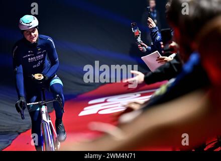 Gent, Belgien. Februar 2024. Der slowenische Matej Mohoric von Bahrain siegreich dargestellt während der Teampräsentation der 79. Ausgabe des eintägigen Radrennens Omloop Het Nieuwsblad (UCI World Tour), 202 km von Gent nach Ninove, Samstag, den 24. Februar 2024. BELGA FOTO DIRK WAEM Credit: Belga News Agency/Alamy Live News Stockfoto