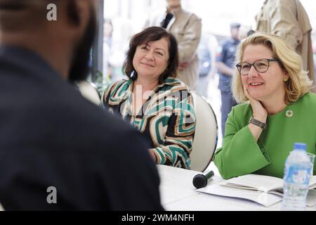 Baerbel Kofler und Svenja Schulze SPD, Bundesministerin für wirtschaftliche Zusammenarbeit und Entwicklung, bei der Eroeffnung eines neuen Migrant Re Stockfoto